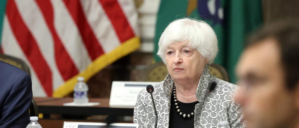 US-Finanzministerin Janet Yellen reagiert empört auf die Herabstufung der Kreditwürdigkeit der USA durch die Ratingagentur Fitch.