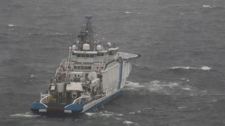 Das Bild zeigt das Offshore-Patrouillenschiff Turva des finnischen Grenzschutzes, das am 11. Oktober 2023 auf See in der Nähe der Stelle Wache hält, an der die beschädigte Balticconnector-Gaspipeline im Finnischen Meerbusen geortet wird.