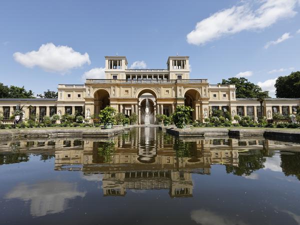 Das Orangerieschloss im Park Sanssouci wird für rund 30 Millionen Euro bis 2029 saniert.