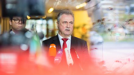 Claus Weselsky, Vorsitzender der Gewerkschaft Deutscher Lokomotivführer (GDL), gibt ein Statement zum Scheitern der Tarifverhandlungen zwischen der Deutschen Bahn und der GDL. 