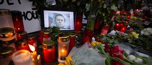 Gedenken an Alexej Nawalny vor dem Russischen Konsulat in Frankfurt.