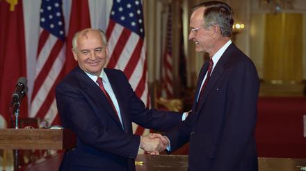 US-Präsident George H.W. Bush und sein sowjetischer Amtskollege Michail Gorbatschow verhandelten nicht nur über den Zwei-plus-vier-Vertrag, sondern auch über atomare Abrüstung.