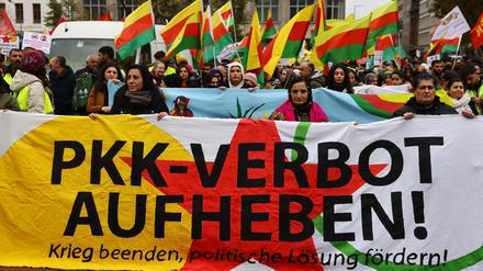 Kurdische Demonstranten am 18. November 2023 in Berlin.