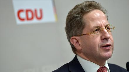 Nach mehreren umstrittenen Äußerungen von Hans-Georg Maaßen hat das CDU-Präsidium den früheren Verfassungsschutzpräsidenten zum Parteiaustritt aufgefordert. 