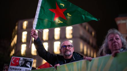 Kurden protestieren im Jahr 2022 in Madrid gegen türkische Angriffe auf Nordsyrien.