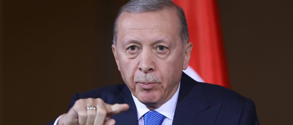 Erdogan am 17.11.2023 bei einer Pressekonferenz in Deutschland.