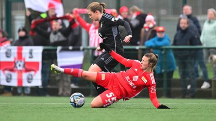 Katja Orschmann (in Rot) legt sich für Union richtig ins Zeug, wie hier gegen den Hamburger SV. 