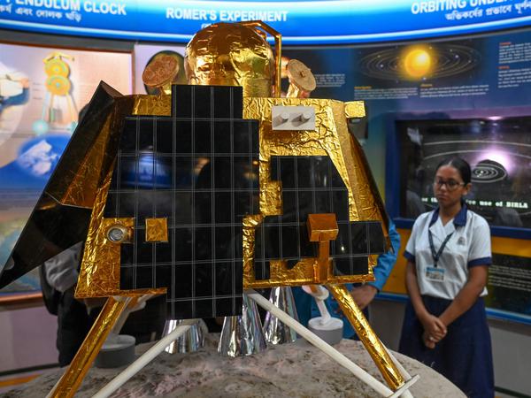 School students look at a model of Chandrayaan-3's Lander Module (LM) named as Vikram, at a technical museum in Kolkata on August 23, 2023. India's bid to become the first nation to land a spacecraft on the Moon's south pole neared its conclusion on August 23, the latest lunar push that has drawn in the world's top powers and new players. (Photo by DIBYANGSHU SARKAR / AFP)