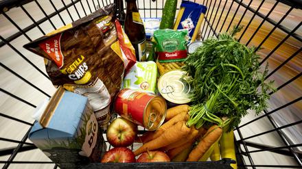 Nahrungsmittel verteuerten sich im Februar mit 21,8 Prozent stärker als zuletzt mit 20,2 Prozent.