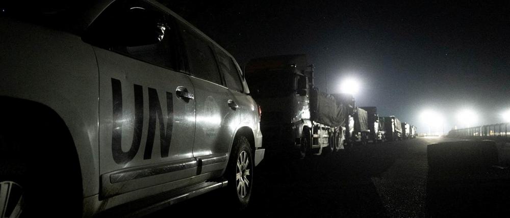 Trucks mit Hilfsgütern des Welternährungsprogramms (WFP) auf dem Weg in den Norden des Gazastreifens.