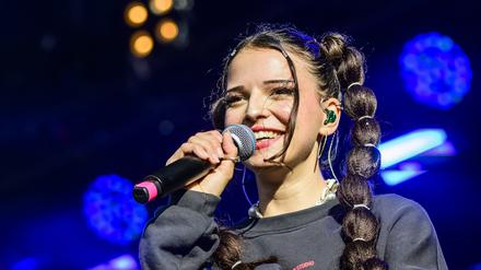 Die Berliner Sängerin Nina Chuba bestreitet zwei große Heimspiele im kommenden Konzertjahr.