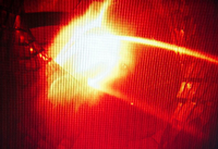 Im Fusionsexperiment Wendelstein 7-X leuchtet das erste Plasma