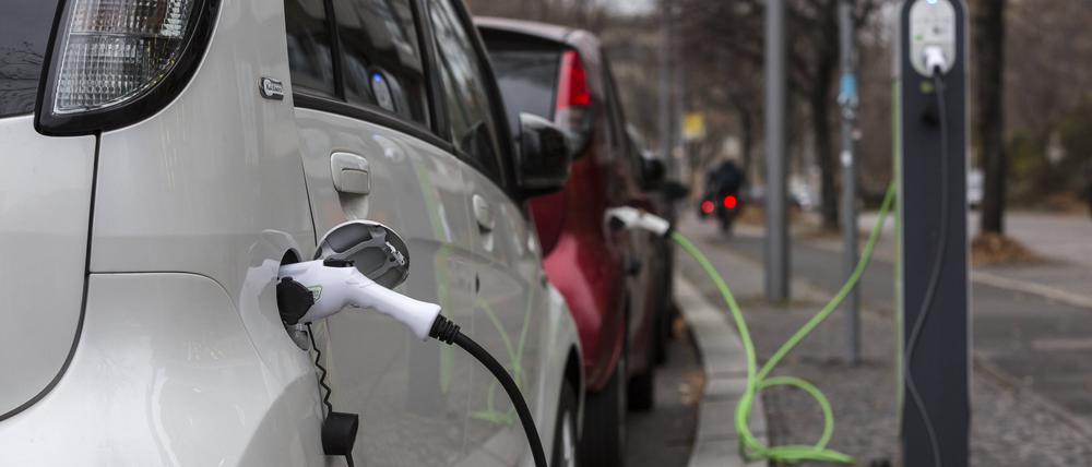 Nicht nur Energiefresser. Elektroautos können auch als mobile Energiespeicher dienen. (Symbolbild)