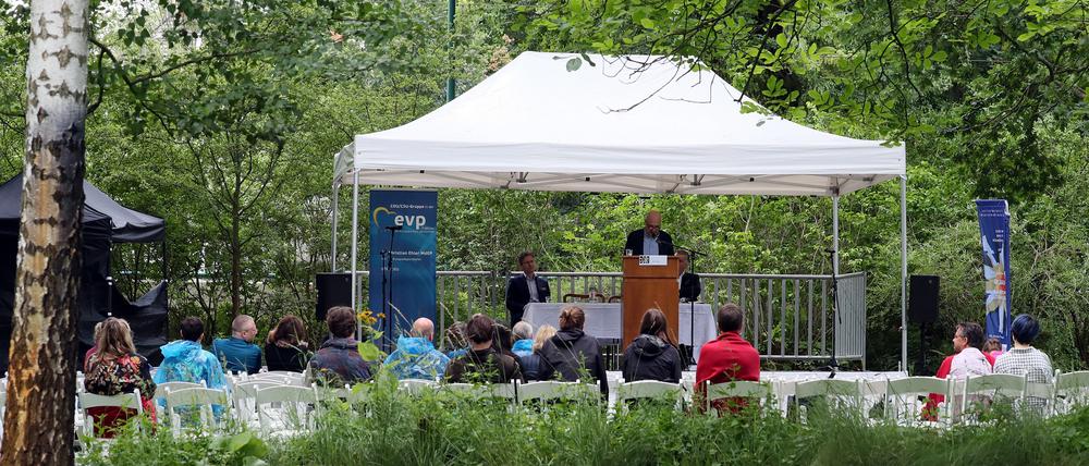 „Provokation als Geschäftsmodell?“ war der Titel der Fachkonferenz im Garten der Villa Schöningen.