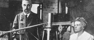 Marie und Pierre Curie wanderten nach Frankreich aus, um weiter arbeiten zu können.