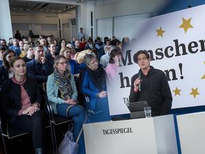 Die Spendenaktion 2024 von „Menschen helfen!“ im Berliner Tagesspiegel (Doppelbelichtung).