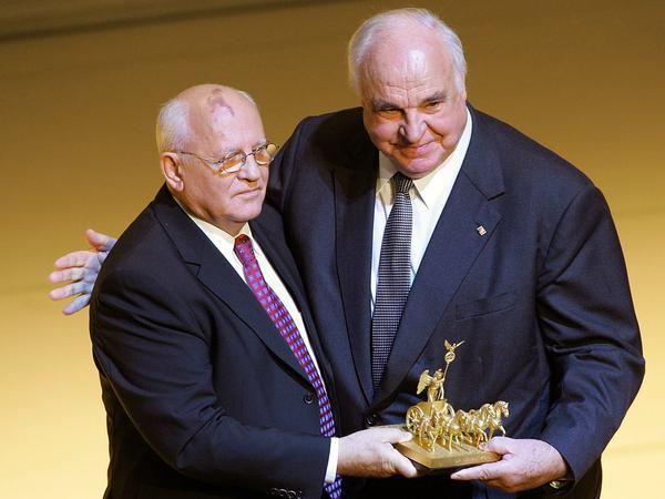 Michail Gorbatschow, hier mit Helmut Kohl, gehörte zu den Persönlichkeiten, die die deutsche Einheit möglich machten.
