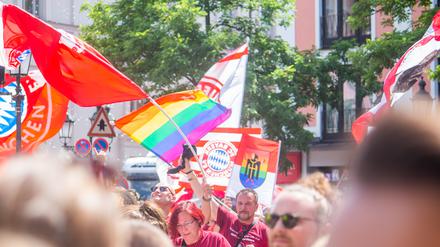 Beim Christopher Street Day sind zunehmend Sportvereine - und verbände vertreten, wie hier der FC Bayern in München. 