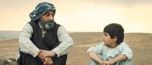 Vertrieben aus dem Paradies. Sero (Serhed Khalil) und sein Großvater (Ahmed Zirek).