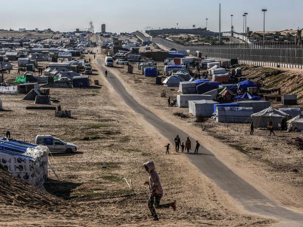Zeltlager an der ägyptischen Grenze im südlichen Gazastreifen.