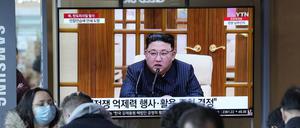 Der nordkoreanische Machthaber Kim Jong Un während einer Nachrichtensendung im Seouler Bahnhof. 