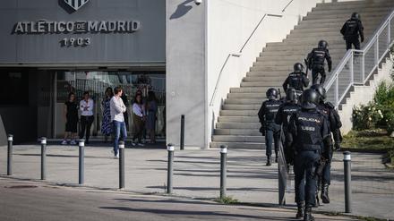 Polizei vor einem Fußballspiel in Madrid (Archivbild). 