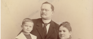 Oskar Ziethen, erster Bürgermeister der Stadt Lichtenberg, mit seiner Frau Frieda und Sohn Friedrich. 