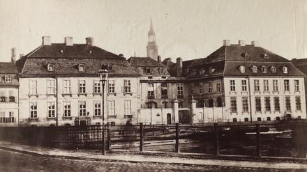Das Palais Itzig in der Burgstaße um 1857.