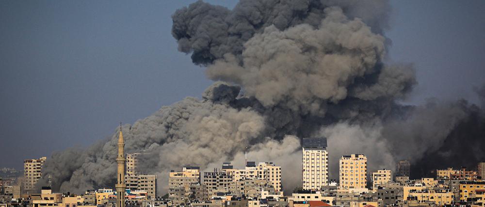 Rauchwolken über Gaza nach einem israelischen Vergeltungsschlag am 12. Oktober 2023. 