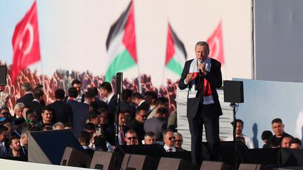 Recep Tayyip Erdogan spricht auf einer propalästinensischen Kundgebung in Istanbul am Sonnabend.