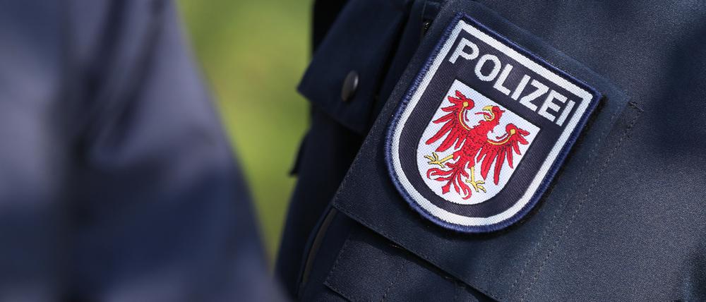 Gegen die Polizisten aus Brandenburg werden schwere Vorwürfe erhoben. (Symbolbild)