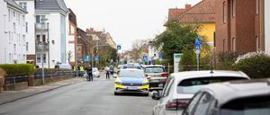 Bei einem Polizeieinsatz in der Innenstadt von Nienburg in Niedersachsen ist ein 46 Jahre alter Mann tödlich verletzt worden. 