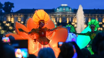 Die Gruppe „Flower Power“ machte es 2022 vor: Die Schlössernacht 2023 steht unter dem Motto „Potsdam sieht orange“.