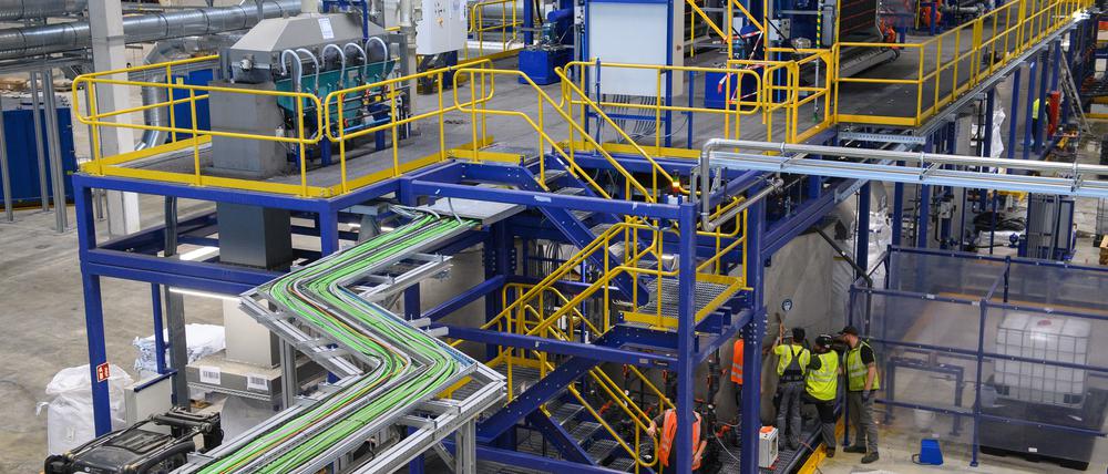 Die Firma Li-Cycle hat jüngst bei Magdeburg eine Recyclinganlage für Lithium-Ionen-Batterien eröffnet.