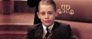  RICHIE RICH DAVIS ENTERTAINMENT/SILVER PICTURES/WARNER BROS MACAULAY CULKIN Date: 1994. Strictly editorial use only in conjunction with the promotion of the film. Credit line mandatory. This image is copyright of the film company and is supplied under the terms of issue as film still. No commercial or book cover use permitted without prior consent from the film company. PUBLICATIONxINxGERxSUIxAUTxONLY Mandatory credit line: Image courtesy Ronald Grant Archive / Mary Evans 