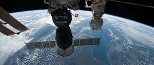 Als Ersatz für die im All befindliche beschädigte Raumfähre Sojus MS-22 soll eine unbemannte Kapsel in der Nacht zu Freitag zur Internationalen Raumstation ISS starten.