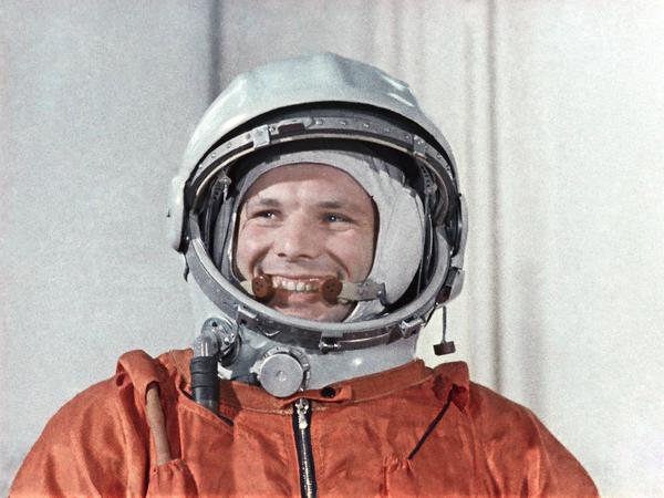 Der erste Mensch im Weltraum war der sowjetische Kosmonaut Juri Gagarin.