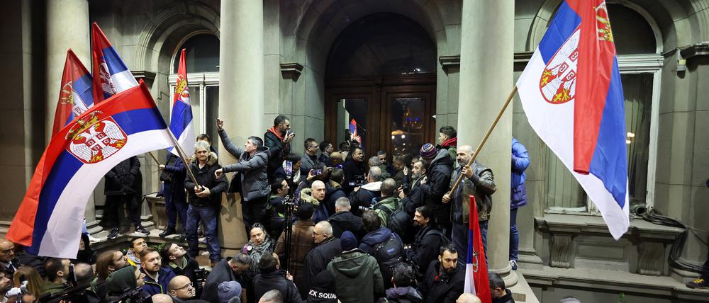 Proteste in Belgrad gegen die regierende serbische Partei.