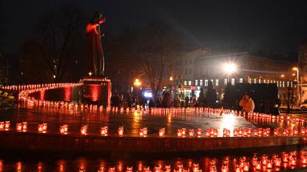 Zum Gedenken werden auf der ganzen Welt Kerzen angezündet. 