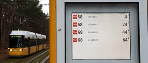 Die Straßenbahnlinie 68 verbindet Köpenick mit Grünau und Schmöckwitz. Derzeit kann die Linie eine Totalsperrung des Adlergestells problemlos umfahren, trotzdem verkehrt sie nur im 20-Minuten-Takt.