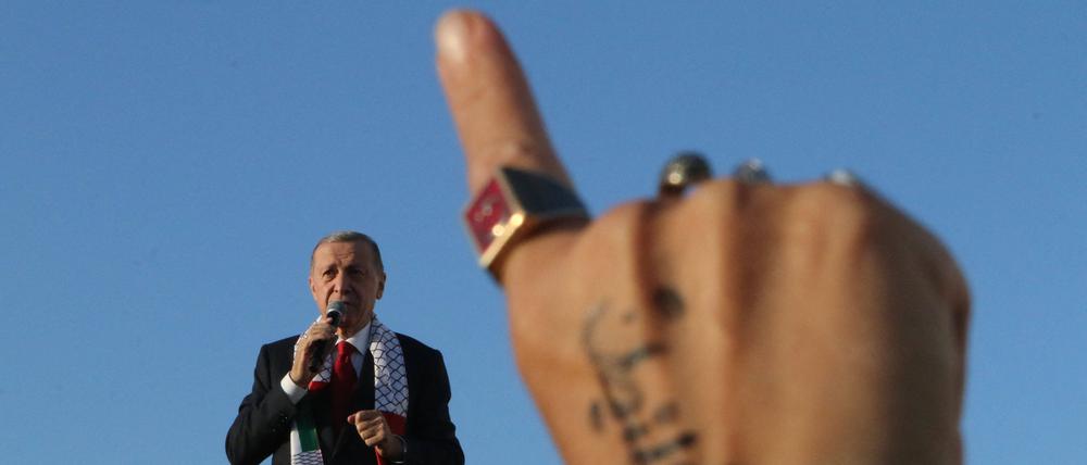 Erdogan nennt die Hamas eine „Befreiungsorganisation“ und wirft dem Westen einen Kreuzzug gegen die islamische Welt vor.
