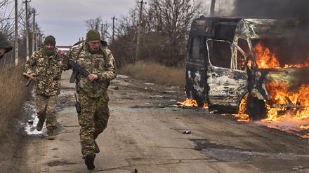 Ukrainische Soldaten in Bachmut. 
