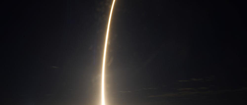 Eine SpaceX Falcon 9 Rakete hebt am frühen Donnerstag von der Rampe 39A im Kennedy Space Center in Cape Canaveral, Florida, ab. Das Ziel der Mission ist es, wissenschaftliche Nutzlasten auf die Mondoberfläche zu bringen. 
