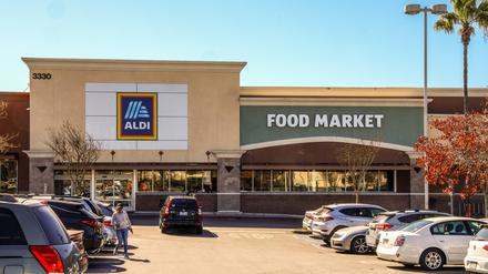 Aldi Süd stärkt mit der Groß-Übernahme der Supermarktketten ihre Position als größter Lebensmitteldiscounter in den USA.
