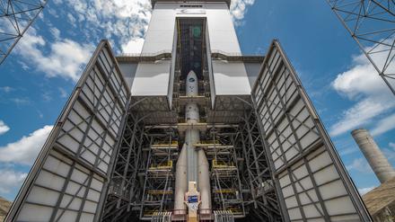 Die Startrampe der Ariane 6 auf dem europäischen Weltraumbahnhof in Französisch-Guayana beherbergt ein vollständig montiertes Exemplar der neuen Trägerrakete der Esa.