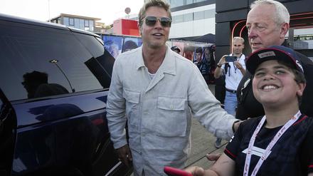 In der Realität angekommen. Brad Pitt im Fahrerlager von Silverstone.