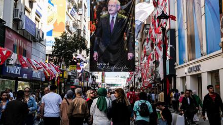 Damit die türkische Opposition Erdoğan besiegen kann, muss der 74-jährige CHP-Parteichef der CHP Kemal Kılıçdaroğlu zur Seite treten, fordern seine Kritiker.