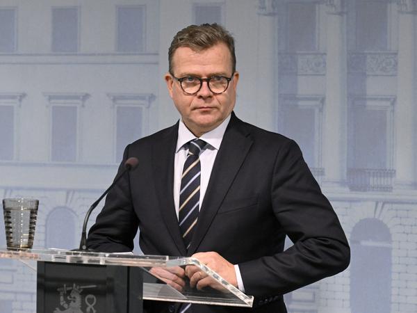 Der finnische Premierminister Petteri Orpo spricht auf einer Pressekonferenz in Helsinki über den Vorfall an der Balticconnector-Erdgaspipeline zwischen Finnland und Estland.