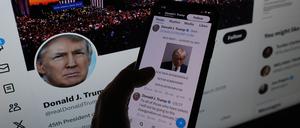 Der frühere US-Präsident Donald Trump ist zum Kurznachrichtendienst X, ehemals Twitter, zurückgekehrt.