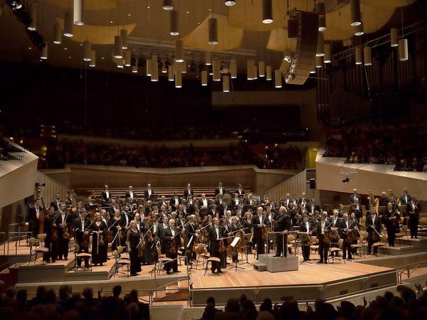 Daniel Barenboim und die Staatskapelle in der Philharmonie.